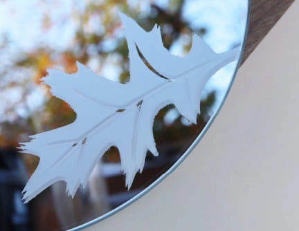 miroir rond gravé feuille arbre base chêne elementti